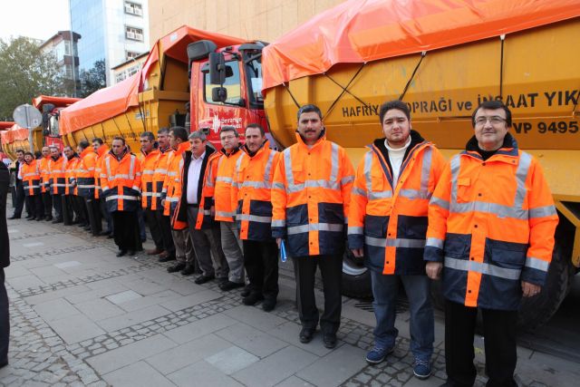 ümraniye Belediyesi’nden Van’a 6 Kamyon Yardım Daha