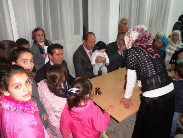 Edremit Kaymakamı Tunç, Vanlı Depremzedeleri Ziyaret Etti