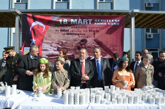 “çanakkale şehitleri çorbası” Halka Sunuluyor