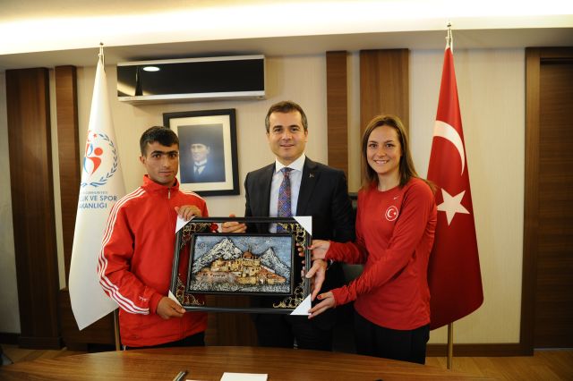 Ağrılı Atletlerin Meclis Ziyaretleri
