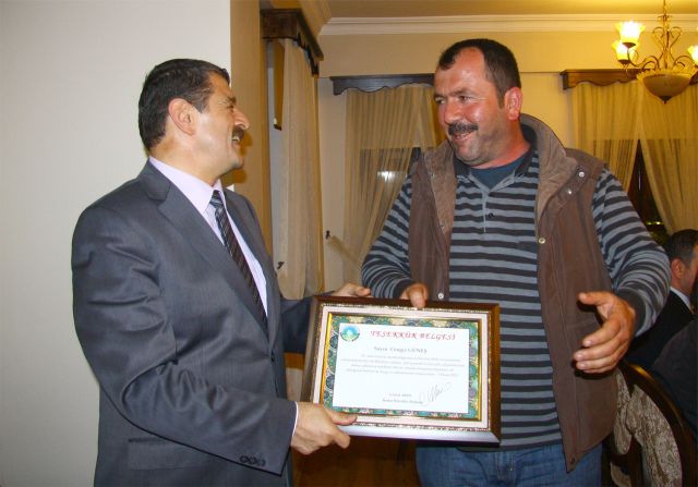 Karla Mücadeleye Destek Verenlere Plaket