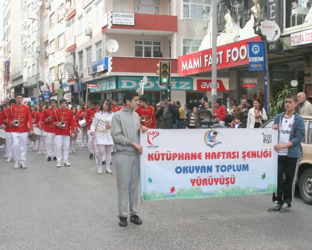 Güngörenli çocuklar 49 Milyon Sayfa Kitapla Rekor Kırdı