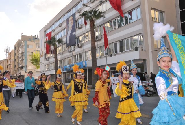 Dünya çocukları İzmirde Buluştu