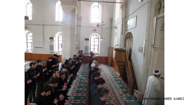 ABD’de Öldürülen 3 Genç İçin Gıyabi Cenaze Namazı Kılındı