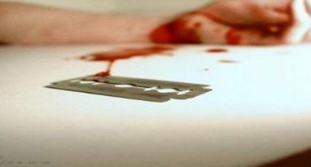 Adıyaman Besni'de Genç Kız Bileklerini Keserek İntehar etti