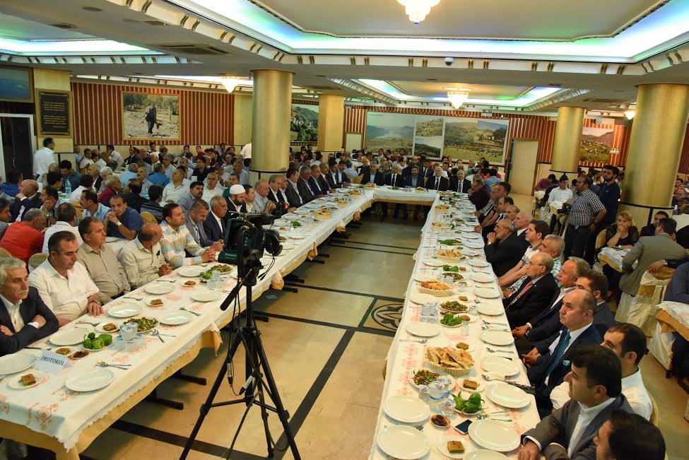 Adıyamanlılar Vakfı’nın İftar Sofrasına Binlerce Kişi Katıldı