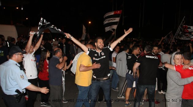 AKHİSAR Sokakta Beşiktaş ŞAMPİYON!