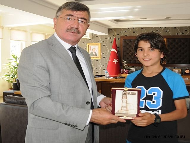 Başkan Faruk Akdoğan'dan Türkiye 2.sine Altın ve Plaket