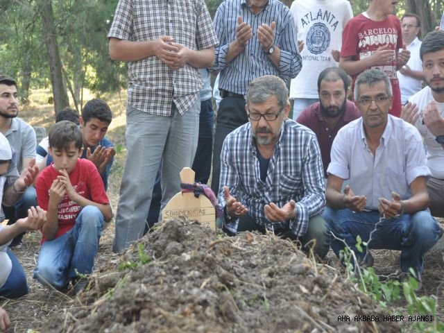 Bayram Kırtaş hayat arkadaşı Şehri Kırtaş'ı son yolculuğuna dualarla uğurladı
