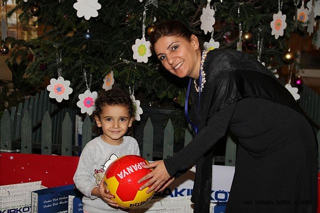 Dilek Ağacı Çocukları Yeni Yıl Öncesi Sevindirecek
