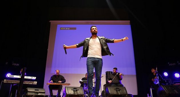 Gençler Burak Kibar'la Eğlendi