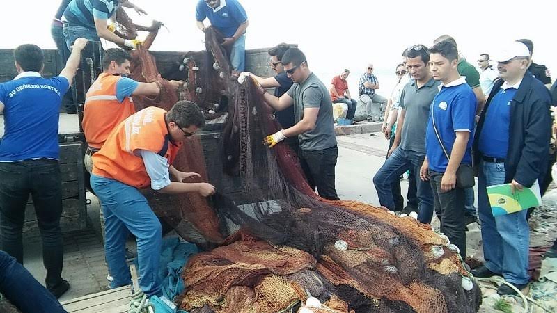 İZMİR KÖRFEZİ’NDE AKİVADES AVCILIĞI İLE MÜCADELE DEVAM EDİYOR