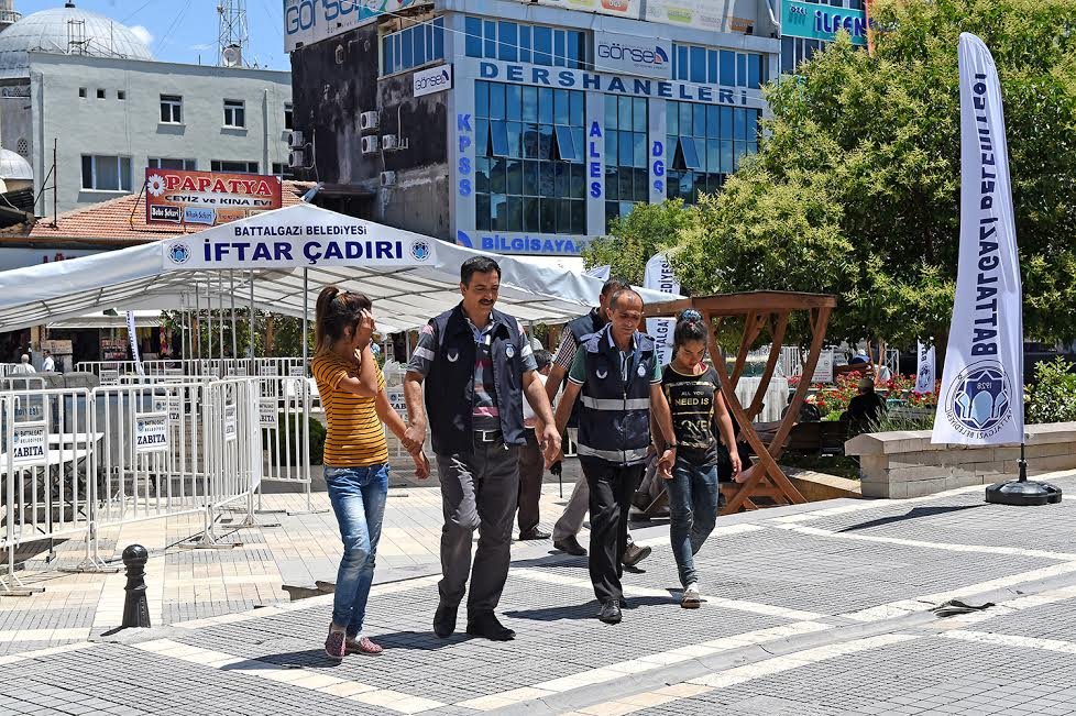MALATYA'DA DİLENCİLERE YÖNELİK DENETİMLER SÜRÜYOR