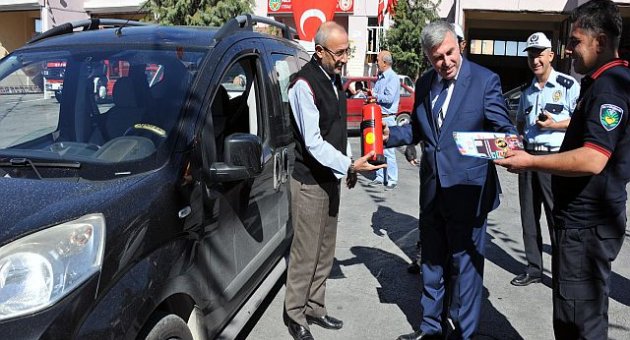 Malatya'da Sürücülere Yangın Söndürme Tüpü Hediye Edildi