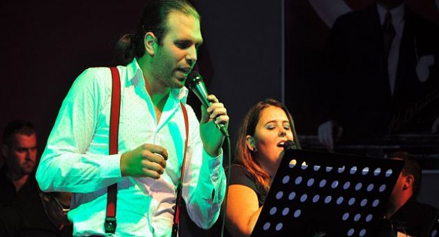 Manisa'da Pop Orkestrası Coşturdu
