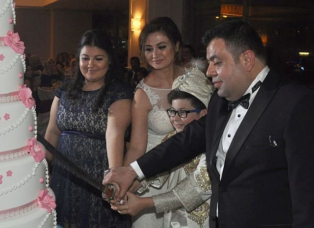 Murat ve Berrin Bingöl evlatları İsmail Kaan Bingöl'ün ilk mürvetini gördüler