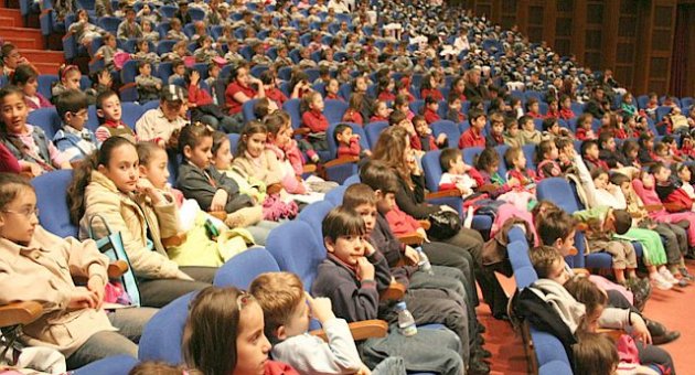 Pazar Günleri Sahneler Çocukların