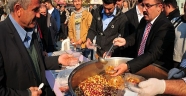 Afşin Belediyesi Tarafından Vatandaşlara Aşure İkramı Yapıldı.