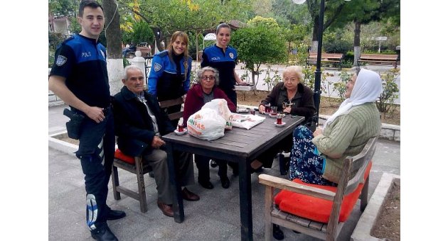 Toplum Destekli Polisler Halkla İç İçe