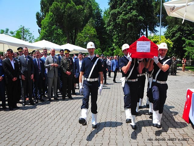 TURGUTLU ŞEHİDİ’NE AĞLADI