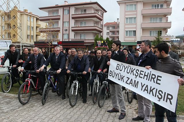Ulaşım Zammına Bisikletli Tepki