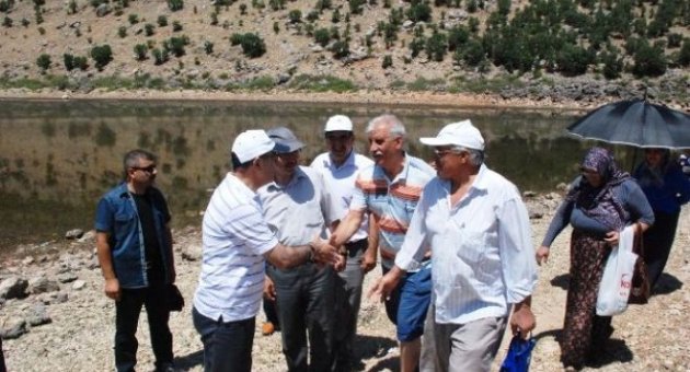 Vali Demirtaş, Gerger Sülüklü Gölde İncelemelerde Bulundu