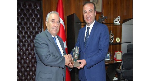 Vali Yardımcısı Durmuş Gencer Ceyhan Belediye Başkanı Alemdar Öztürk’ü Ziyaret Etti